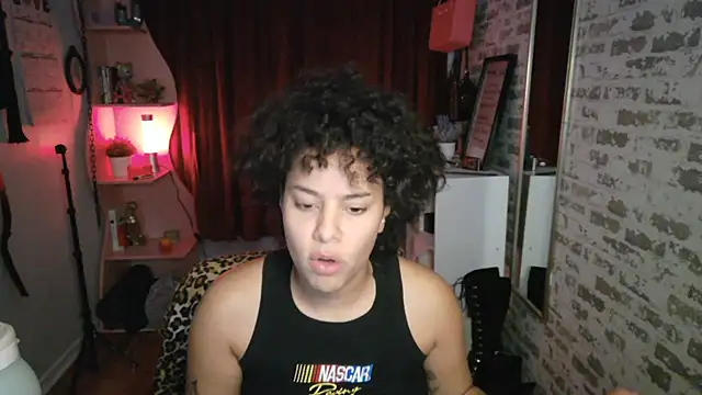 PrettyLittleProblem's cam snapshot