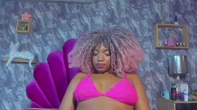 EMMAPARISS's cam snapshot