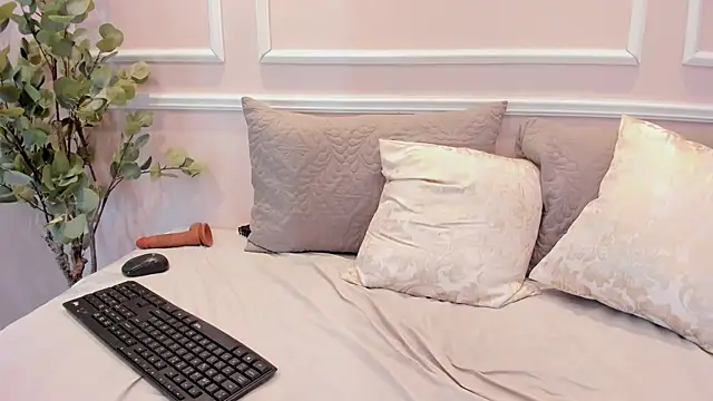 Lucy_Canel's cam snapshot