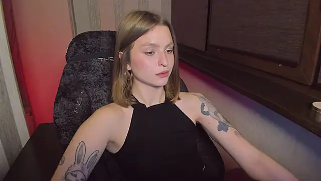 MollyRufous's cam snapshot