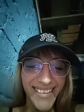 Dani-peggin's cam snapshot