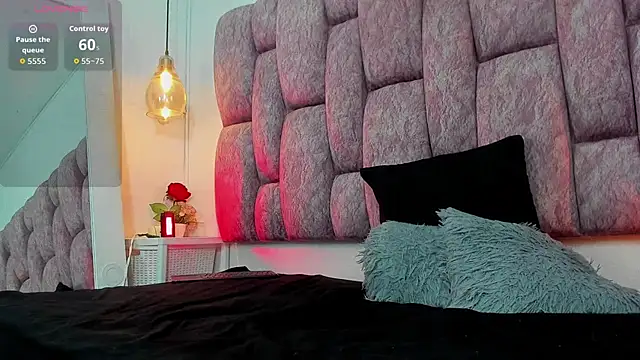 missdahlia-'s web cam