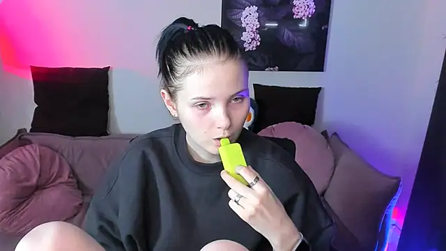 Leila_xxBaby's cam snapshot