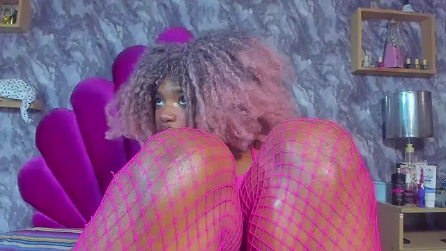 EMMAPARISS's cam snapshot