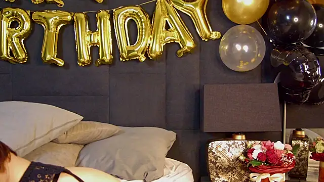 yourselenaa's cam snapshot