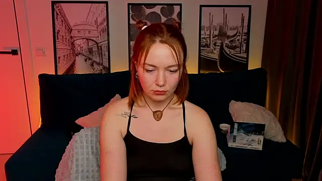 PaigeHalliwell_'s cam snapshot