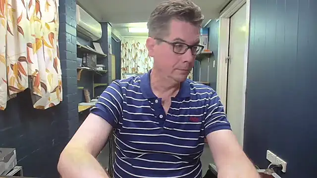 tilobinder live sex cam