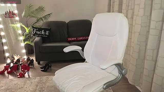 YourMarthaMayer's cam snapshot