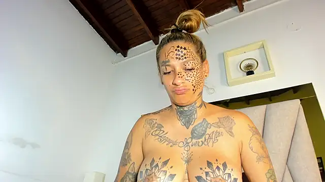 dakota_stream's cam snapshot