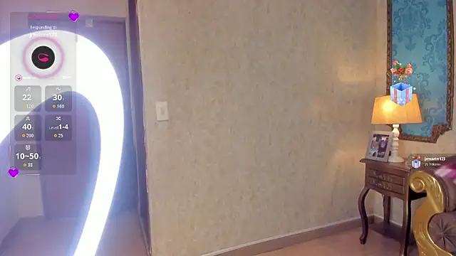 LucieLace's cam snapshot