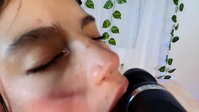 lucia_sweeet's cam snapshot