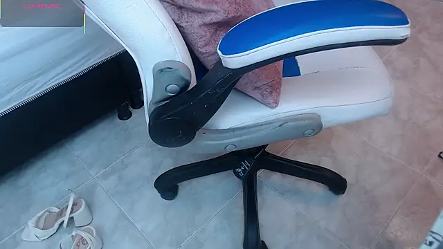 mature_victoriaa's cam snapshot