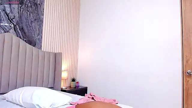 Aisha_Loren live sex cam