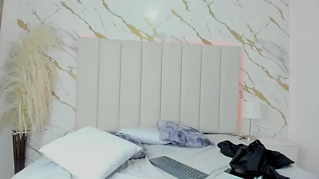 _Emma_whiitee_'s cam snapshot