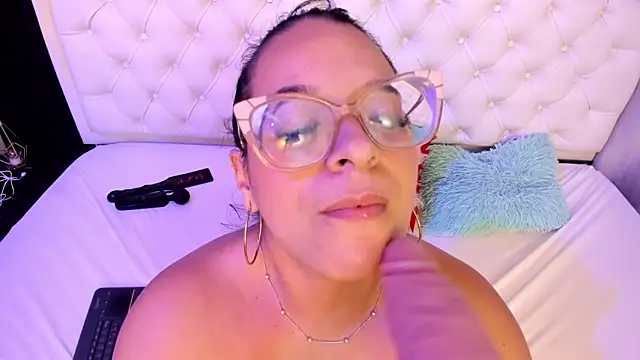 MHONIKBELUCCI's cam snapshot