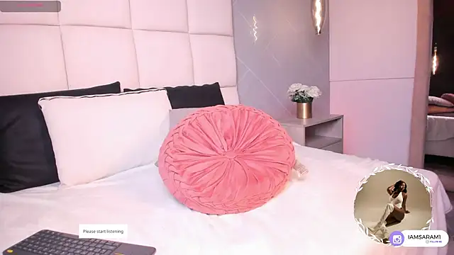 SaraMonroe1 live sex cam