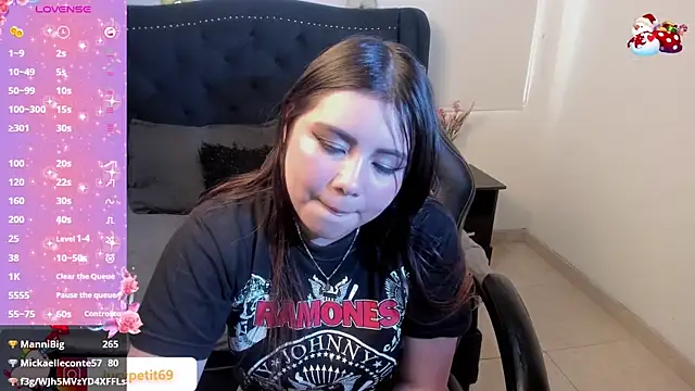 LucyPetit's cam snapshot