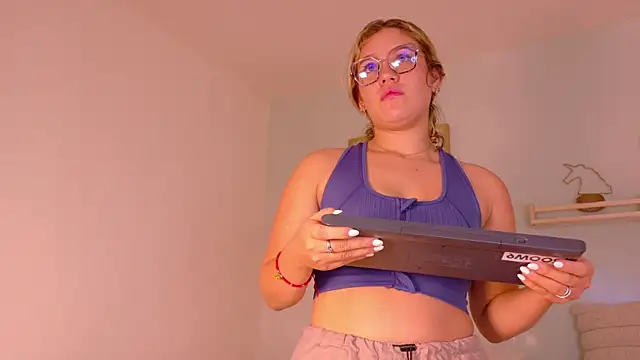 BelaMiller_'s cam snapshot