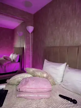 Mia_Valmont's cam snapshot