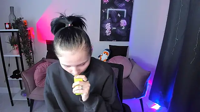 Leila_xxBaby's cam snapshot