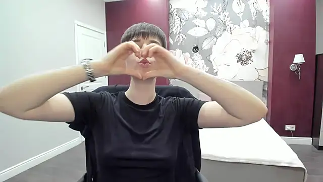 EmiliaYours's cam snapshot