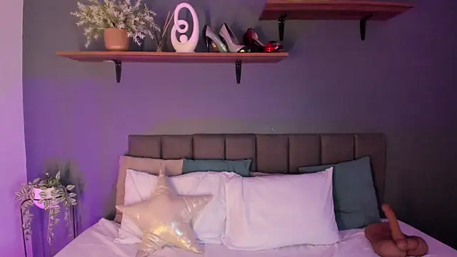 Coco-balenciaga's cam snapshot