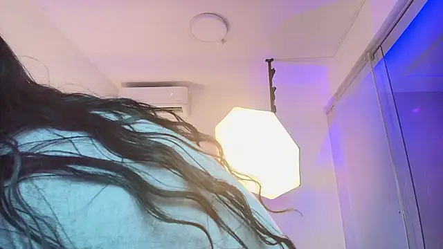 MOLLYWOODD's cam snapshot