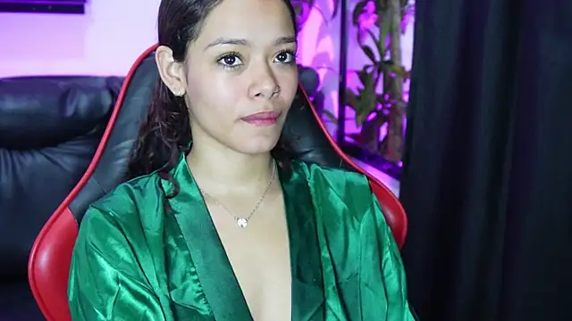 sara_sharma_'s cam snapshot