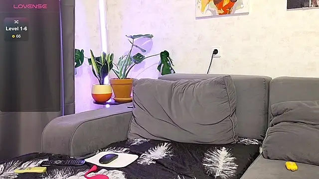 -Yourwoman-'s cam snapshot