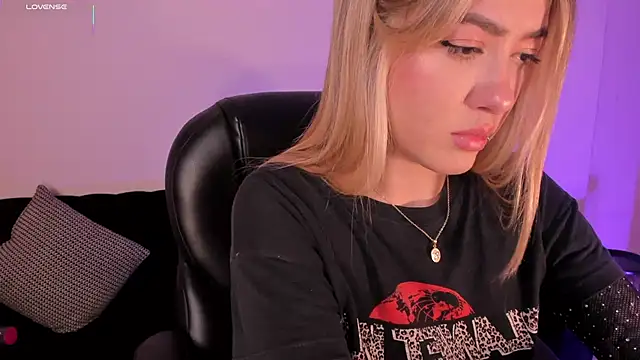 EveBensonX's cam snapshot