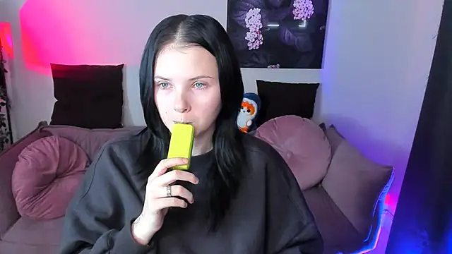 Leila_xxBaby's cam snapshot