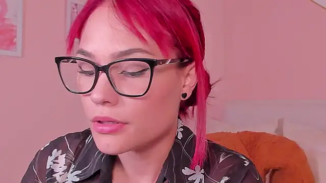 mae_lyra's cam snapshot