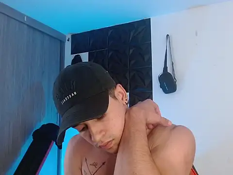 adam_keith's cam snapshot