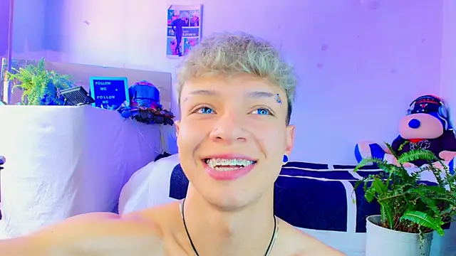 twink_sebas_'s web cam