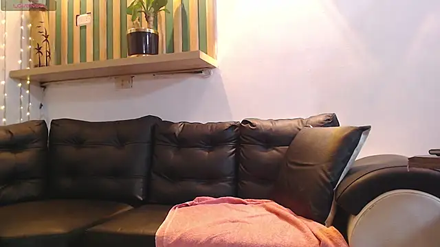 veronica_em1's cam snapshot