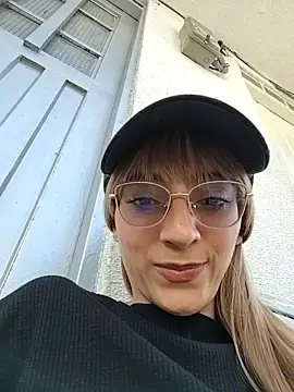 Dani-peggin's cam snapshot