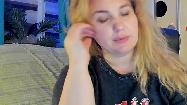 CoraSwon's cam snapshot