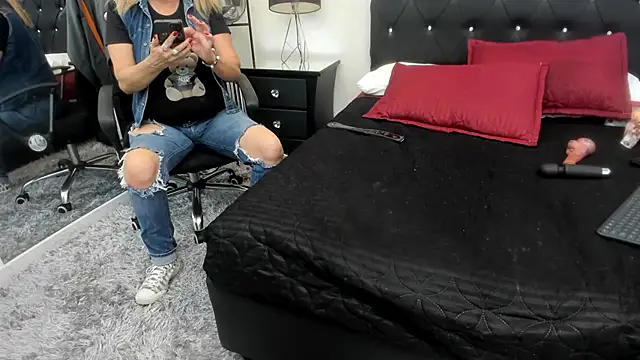 alana_johnson_0's cam snapshot