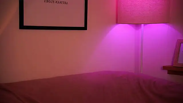 midnightbby_'s cam snapshot