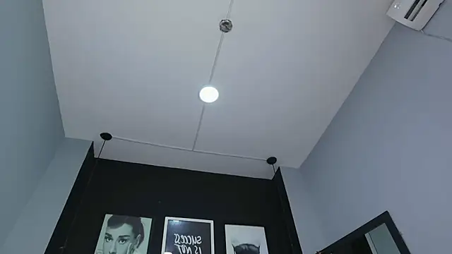 kitty_collins_'s cam snapshot