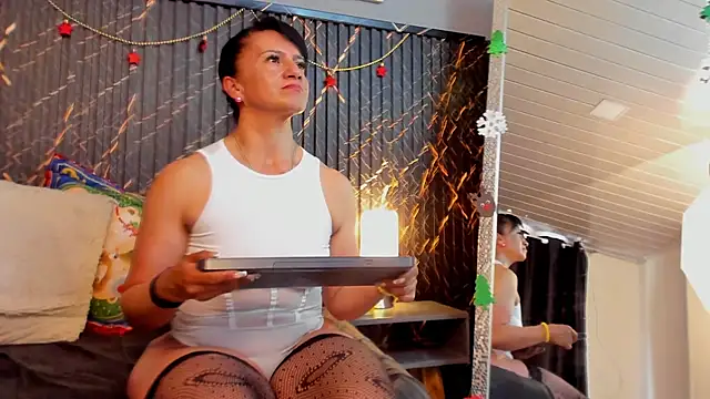 clara_heat's cam snapshot