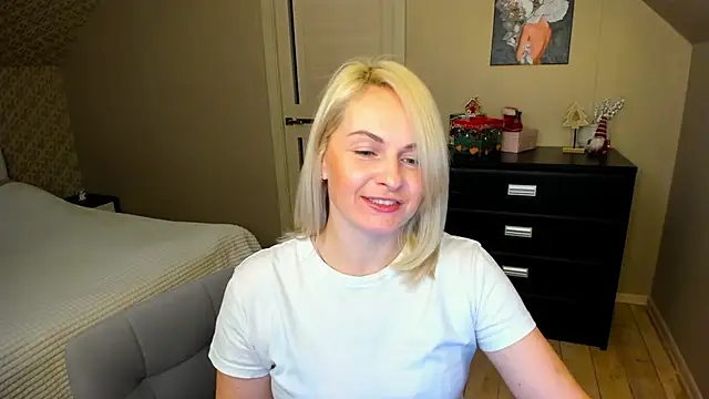 Alicee_Gracee's cam snapshot