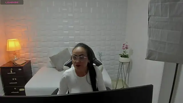 yulitza1025's cam snapshot