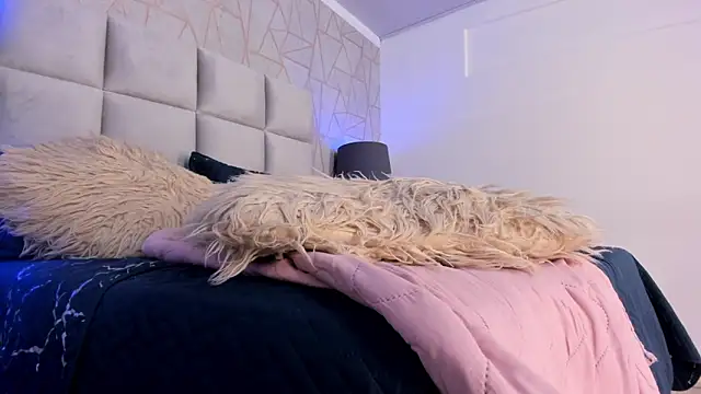 Yara_Bliss_'s cam snapshot