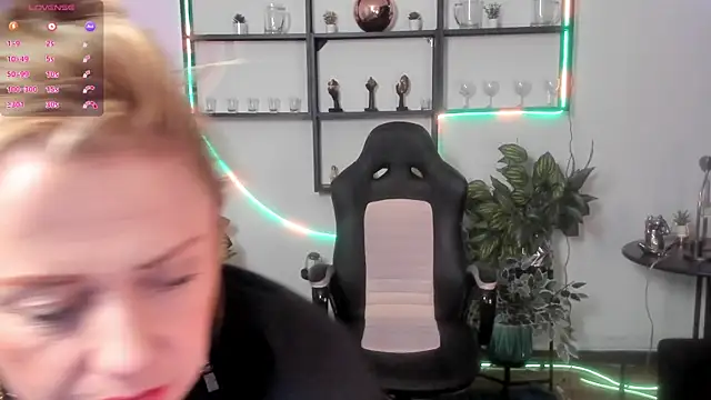 issa_soto_'s cam snapshot