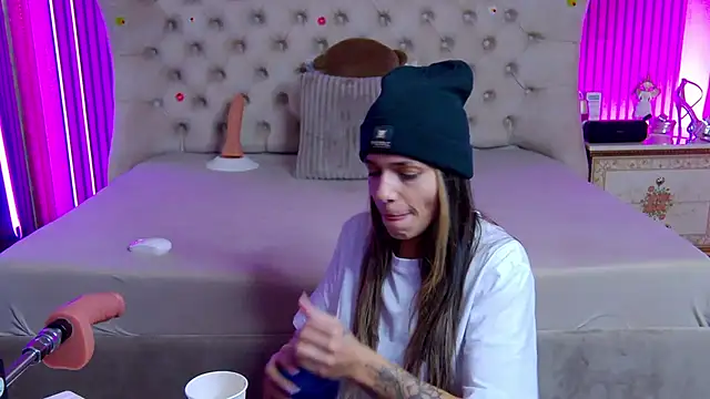 PlayfulShow's cam snapshot