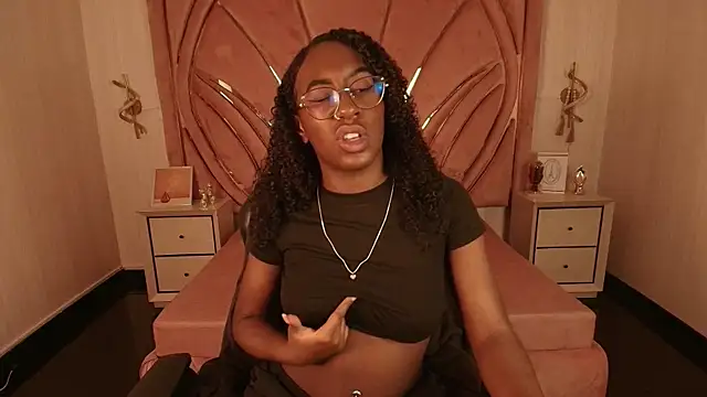 Qeen_blackk's cam snapshot