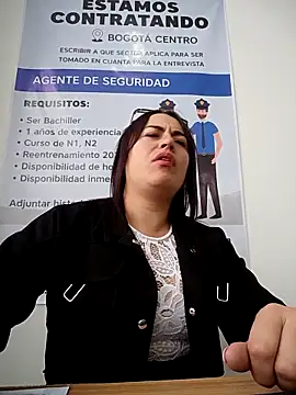 Lesly_10-'s cam snapshot