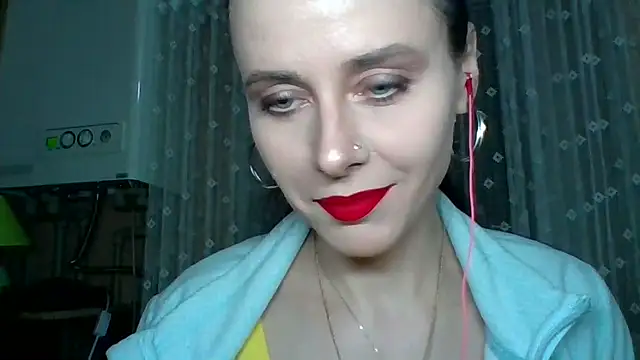 LuminousLady's cam snapshot