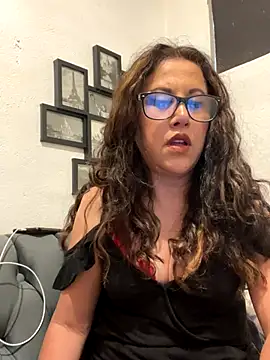 MirandaLatinaLovely's cam snapshot